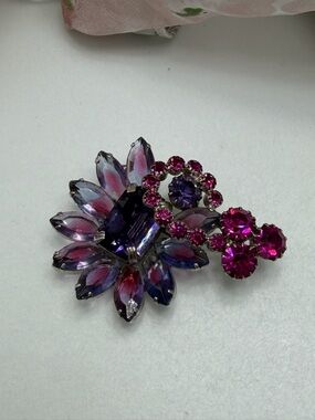 Vintage Juliana Purple and Fuchsia Crystal Floral Brooch